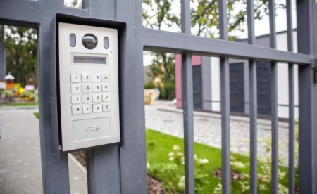 Contr&ocirc;le d'acc&egrave;s : quelle solution pour s&eacute;curiser votre propri&eacute;t&eacute; ?