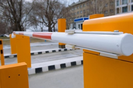 Une barri&egrave;re levante sur mesure s&eacute;curise l'acc&egrave;s des professionnels pr&egrave;s de Sarrebourg